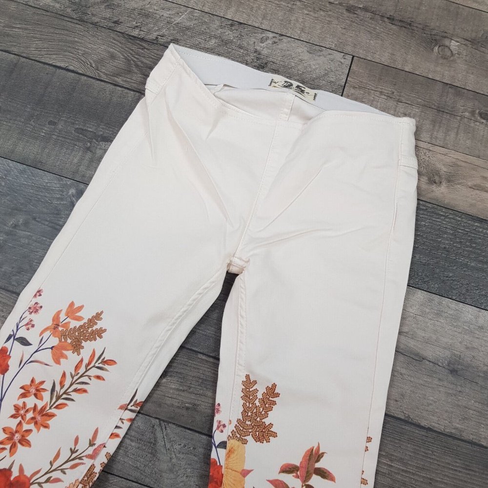 Free People Penny Pull On Flare Jeans 25 UK 4 White Floral Flares Boho BN - Picture 3 of 12